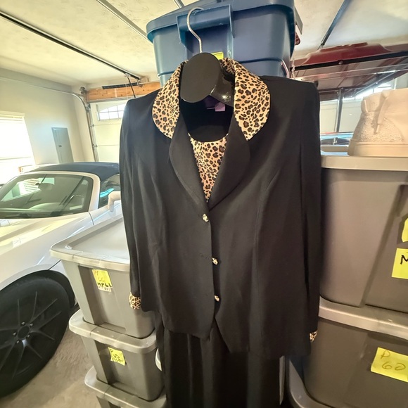 Black Suit with Leopard Print Accents p44 - Picture 5 of 6